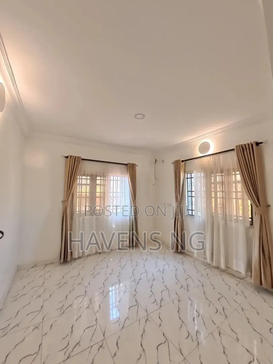5bdrm Duplex in Ido for sale