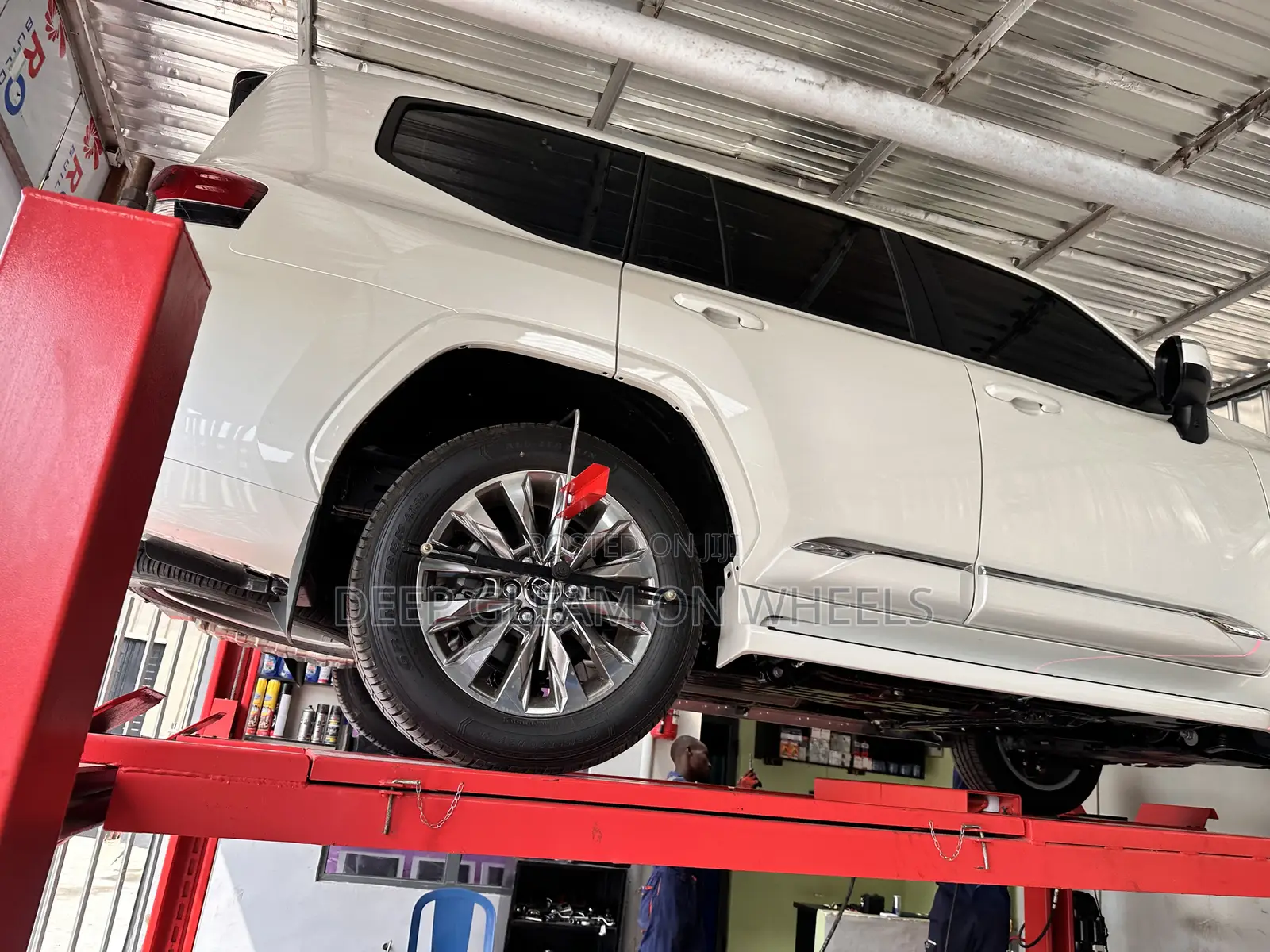 Fully Automated Wheel Service Center