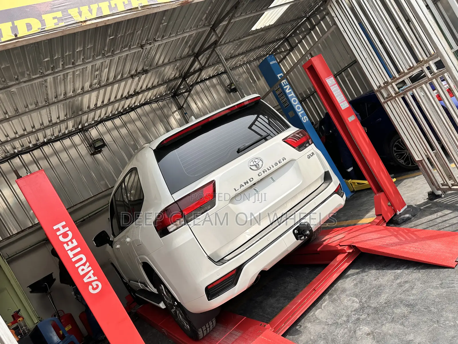 Fully Automated Wheel Service Center