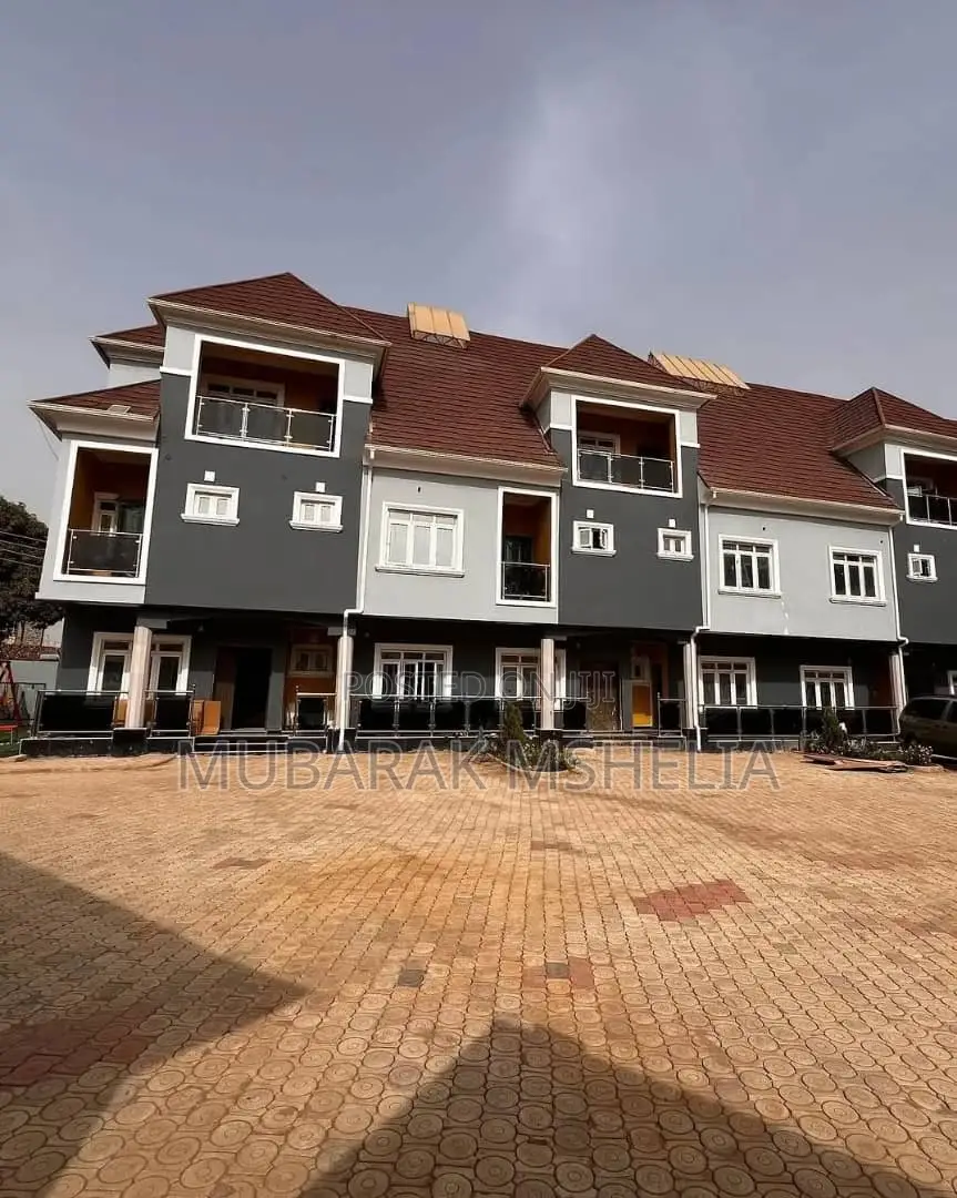 4bdrm Duplex in Durumi for sale