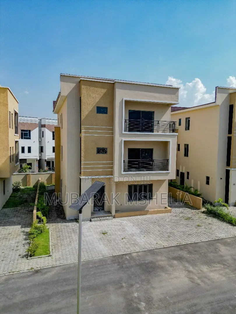 6bdrm Duplex in Jahi for sale