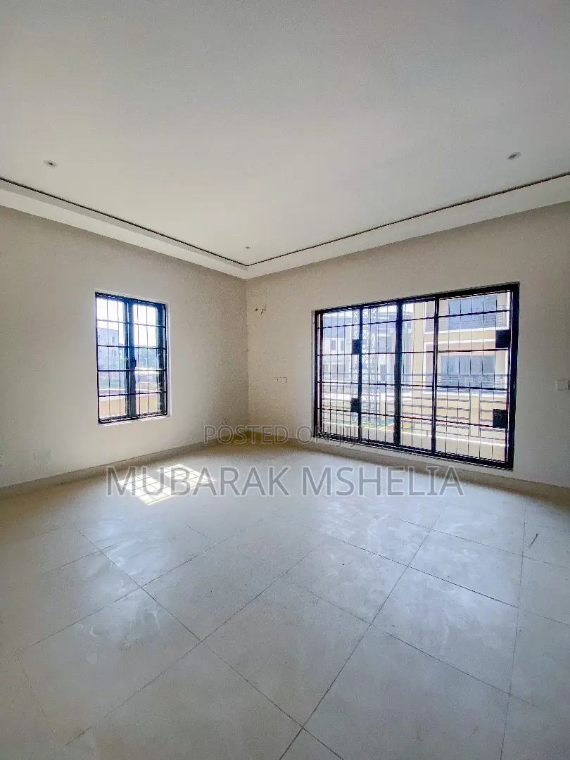6bdrm Duplex in Jahi for sale