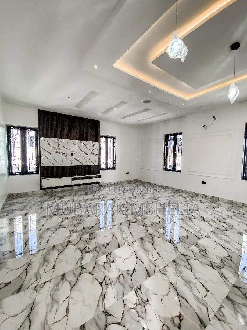 5bdrm Duplex in Kado for sale
