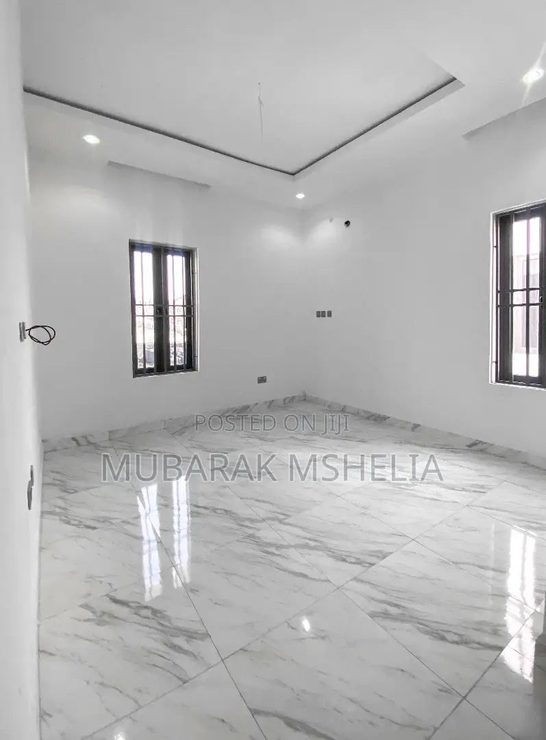 5bdrm Duplex in Guzape District for sale