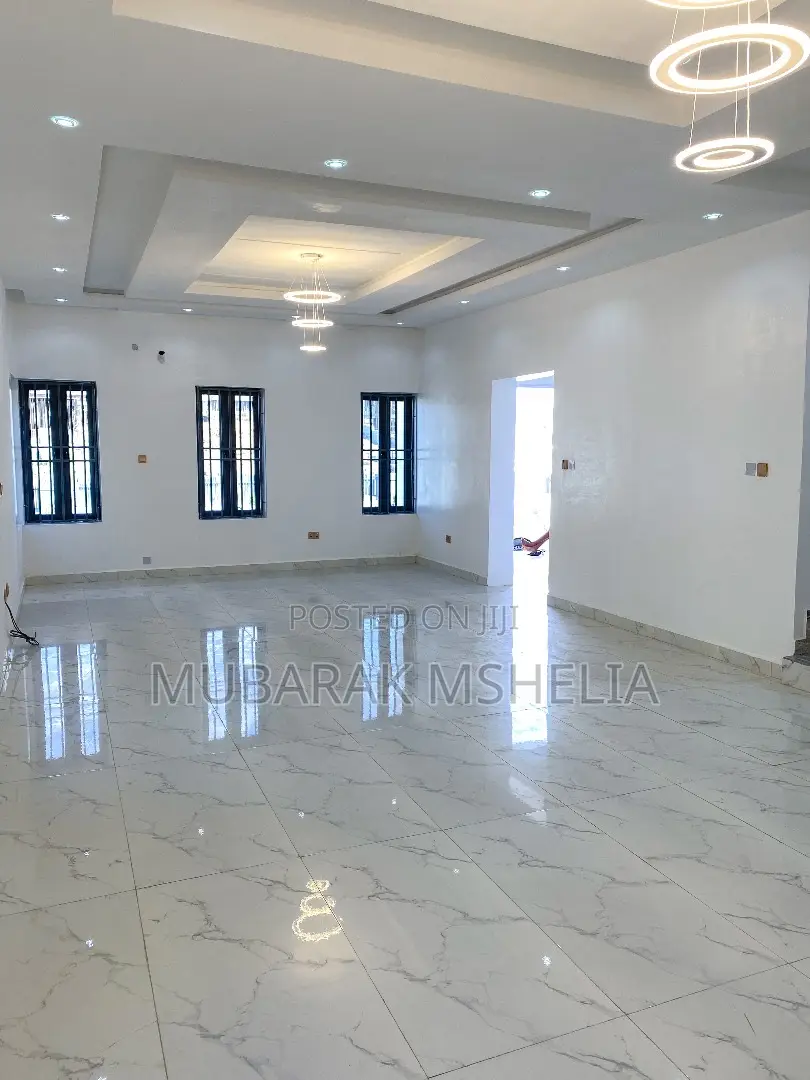 5bdrm Duplex in Guzape District for sale