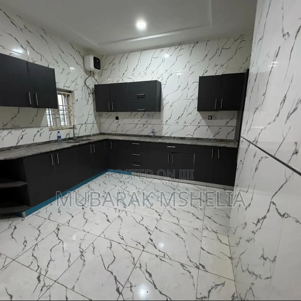 5bdrm Duplex in Guzape District for sale