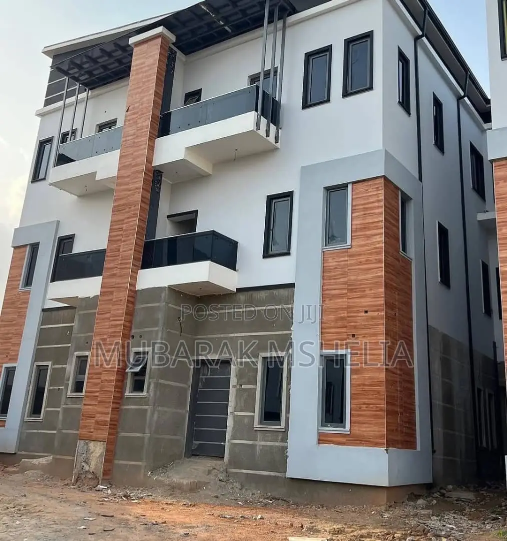 4bdrm Duplex in Jahi for sale