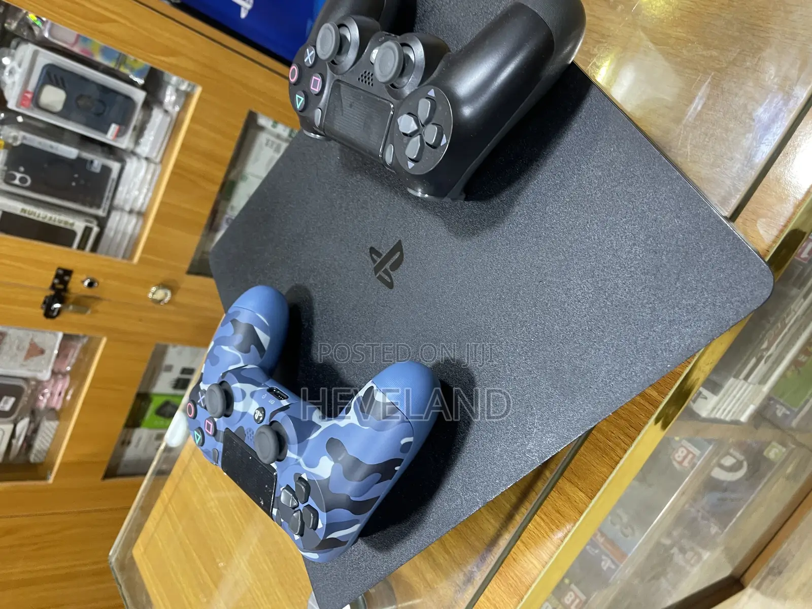 Uk Clean Used Ps4 Console (With Two Pads)