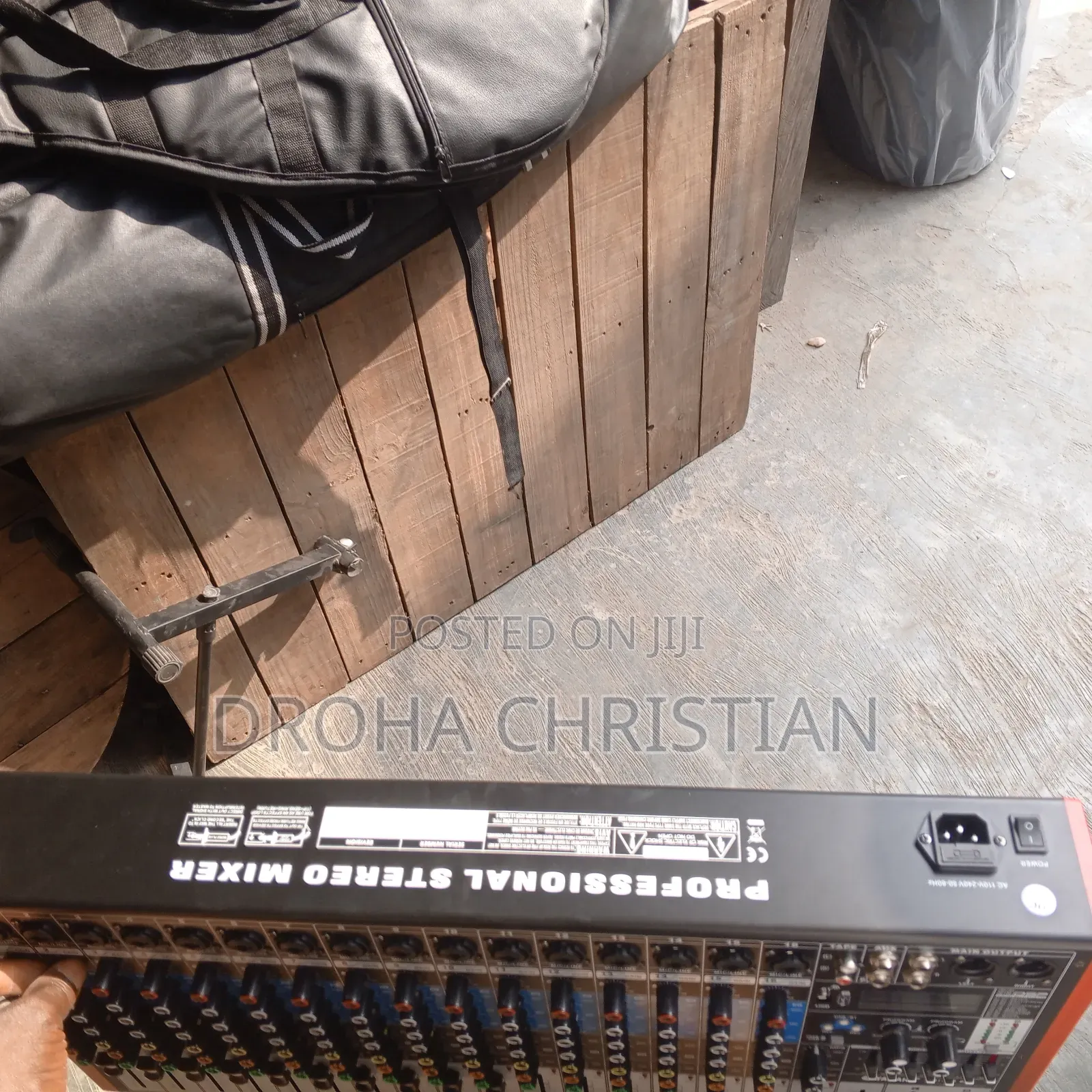 16 Channels Mixer, Red in Colour With Modern Technology