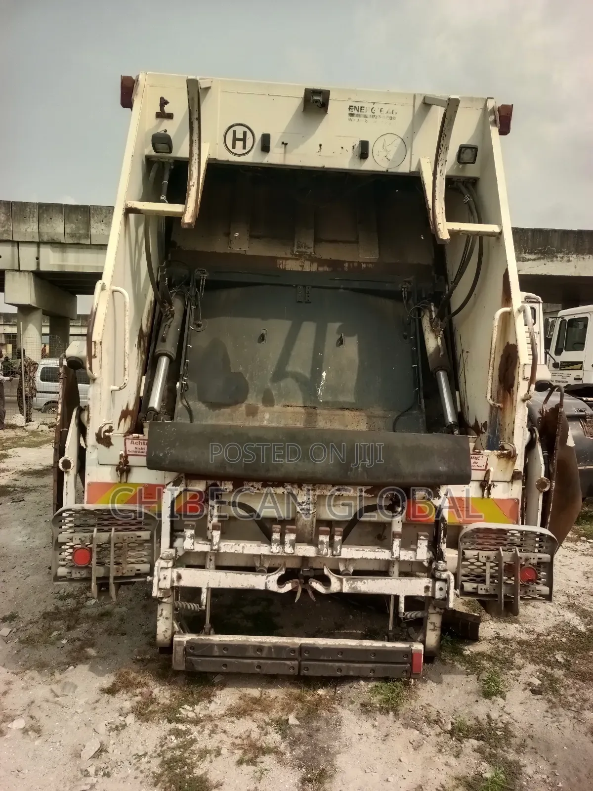 Man Diesel Refuse Compactor Truck 8 Tyres (Tokunbo)