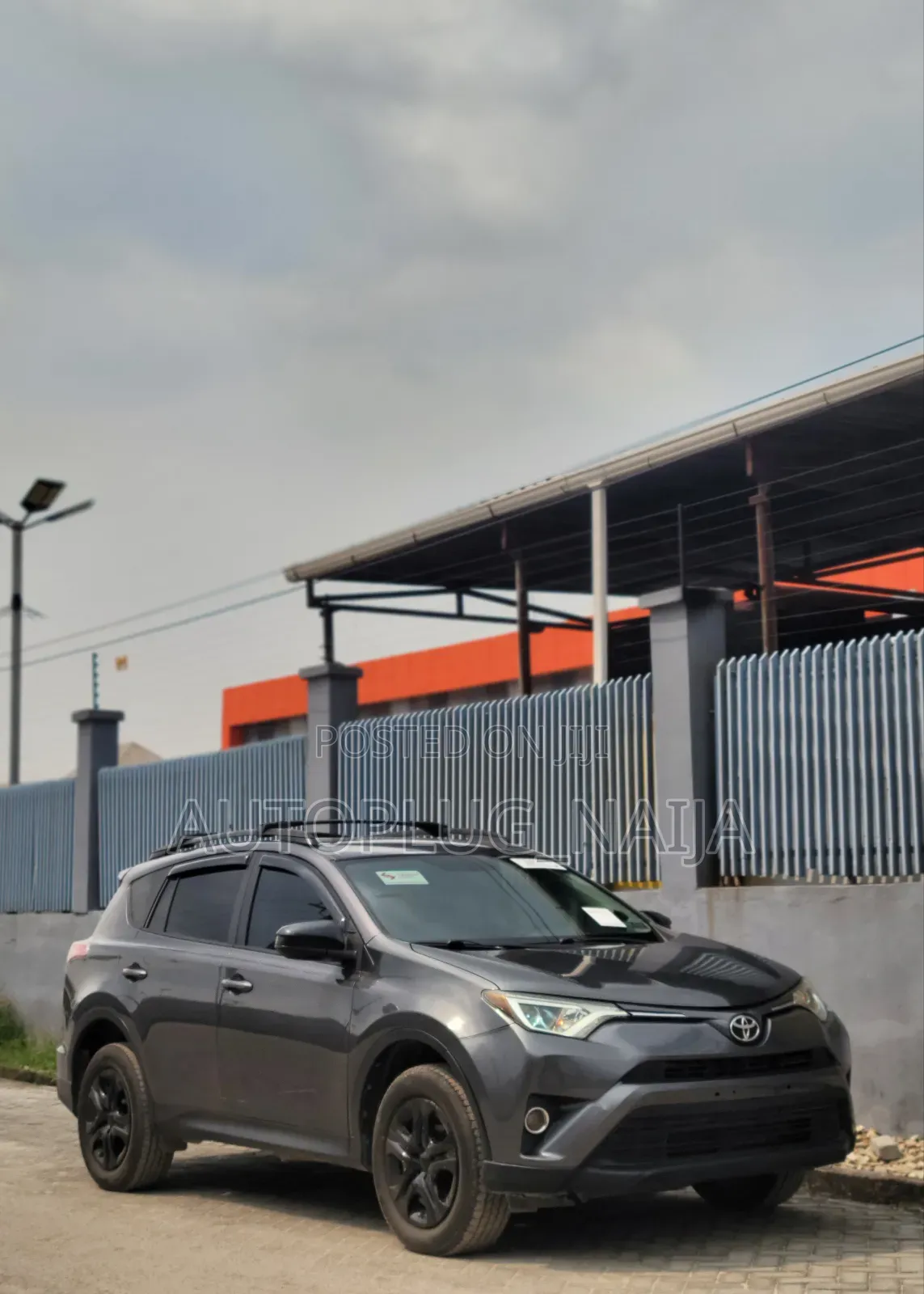 Toyota RAV4 XLE 4dr SUV AWD (2.5L 4cyl 6A) 2015 Gray