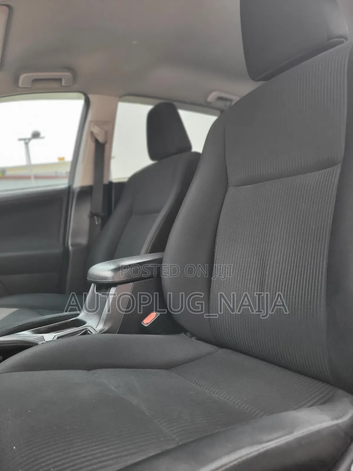 Toyota RAV4 XLE 4dr SUV AWD (2.5L 4cyl 6A) 2015 Gray