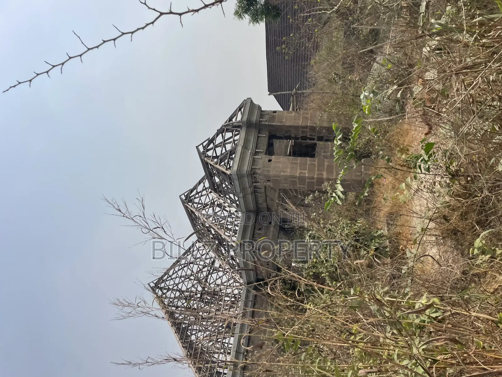 An Uncompleted 4 Bedroom Flat on a Full Plot of Land
