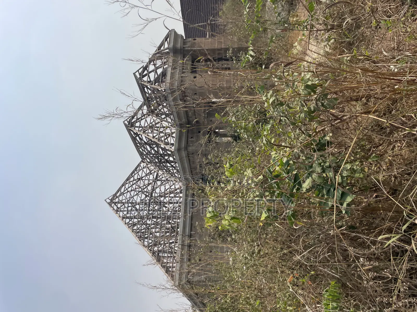 An Uncompleted 4 Bedroom Flat on a Full Plot of Land