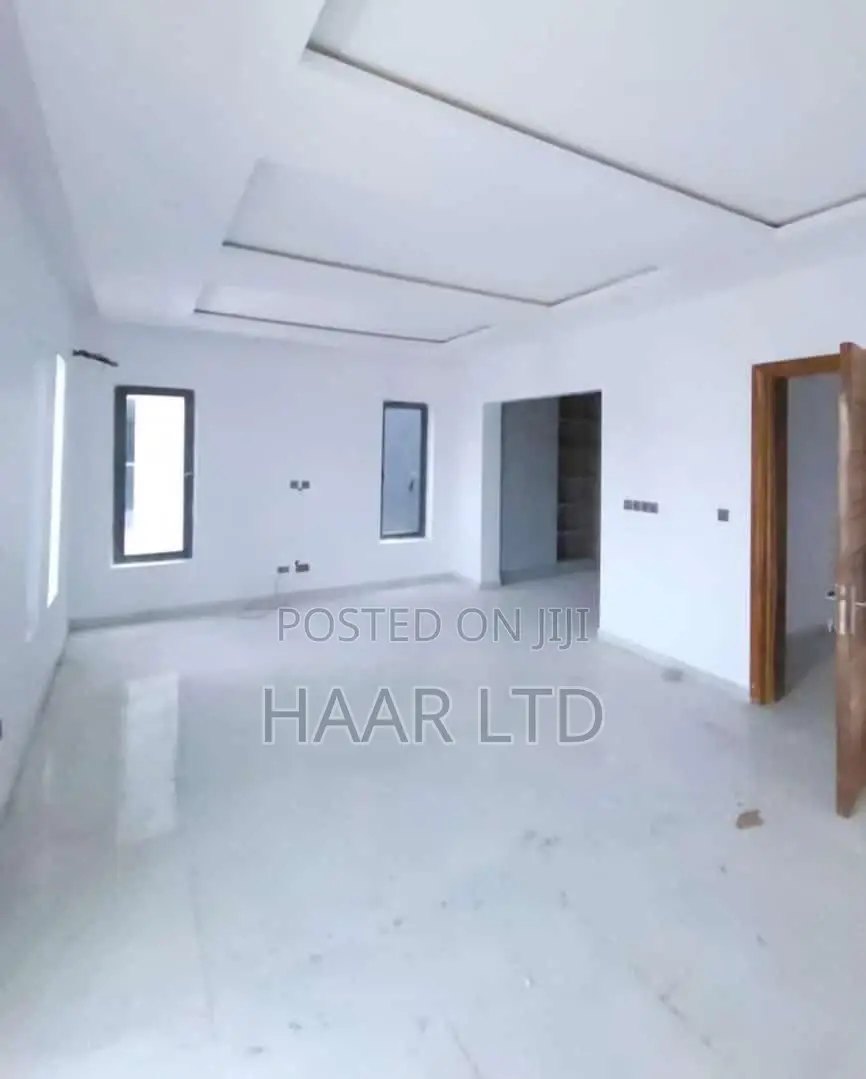 5bdrm Duplex in Ikate for sale