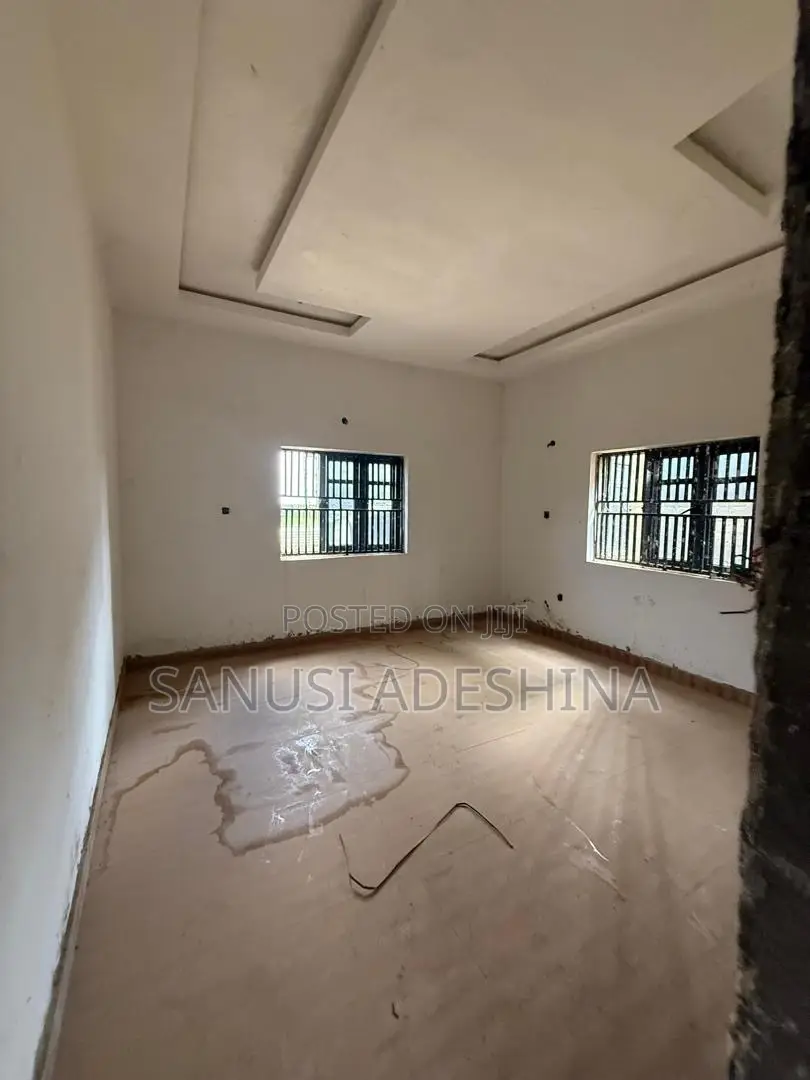 5bdrm Duplex in Jahi Gilmore,Very for sale