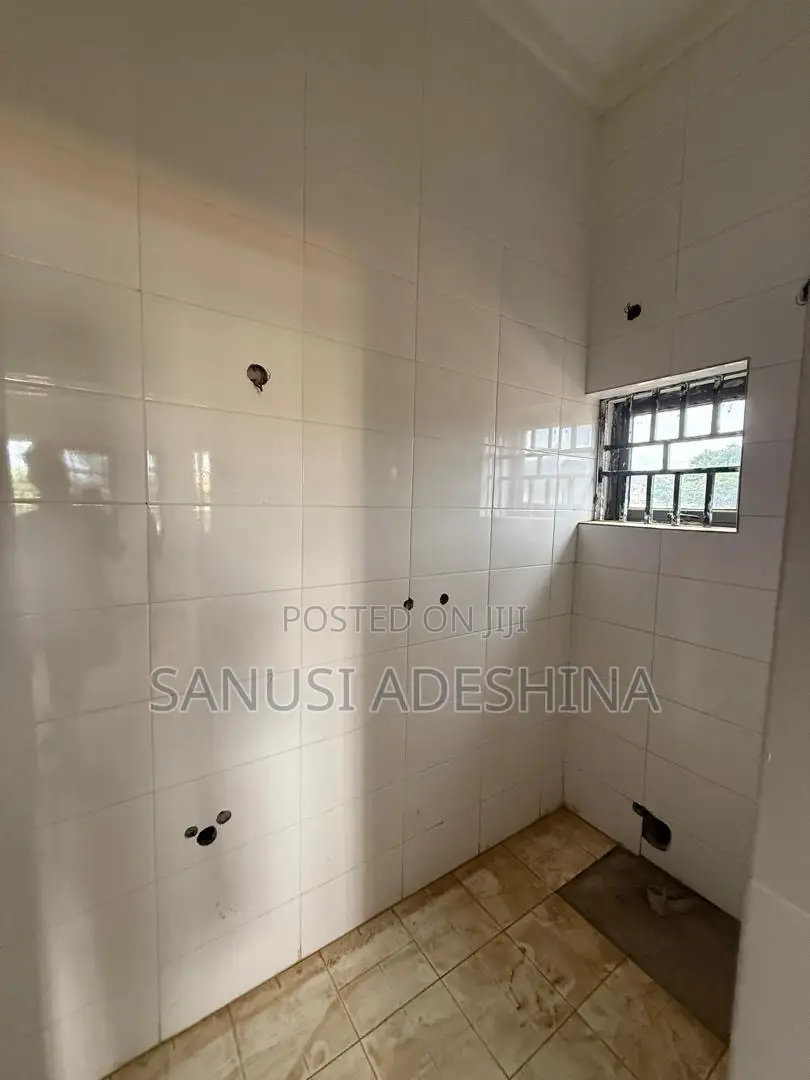 5bdrm Duplex in Jahi Gilmore,Very for sale