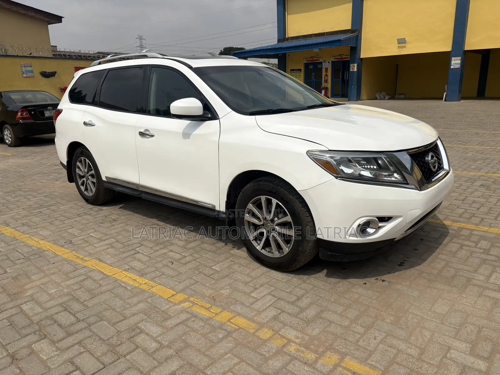Nissan Pathfinder SL 4dr SUV 4WD (3.5L 6cyl CVT) 2015 White