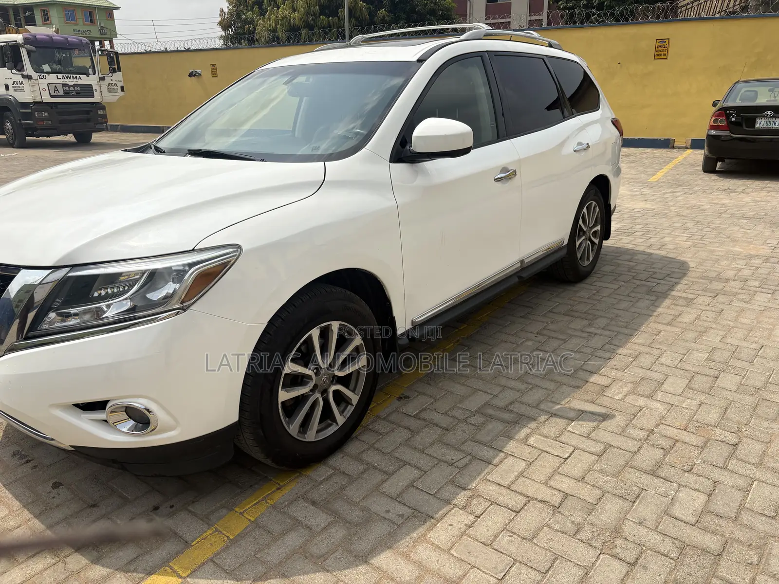 Nissan Pathfinder SL 4dr SUV 4WD (3.5L 6cyl CVT) 2015 White