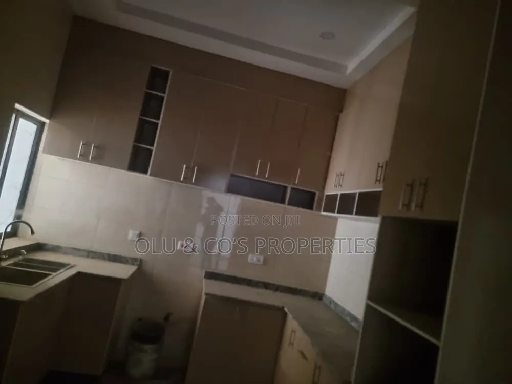 4bdrm Duplex in An Estate, Lugbe District for rent