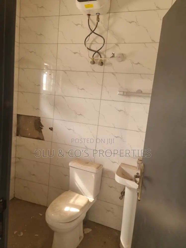 4bdrm Duplex in An Estate, Lugbe District for rent