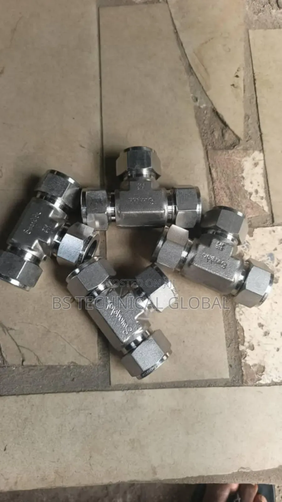 1/2" Tee Od to Od Connector