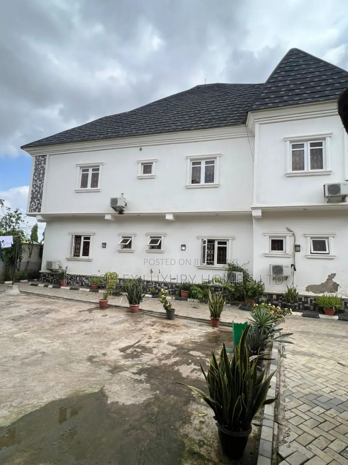 4bdrm Duplex in Mararaba for sale