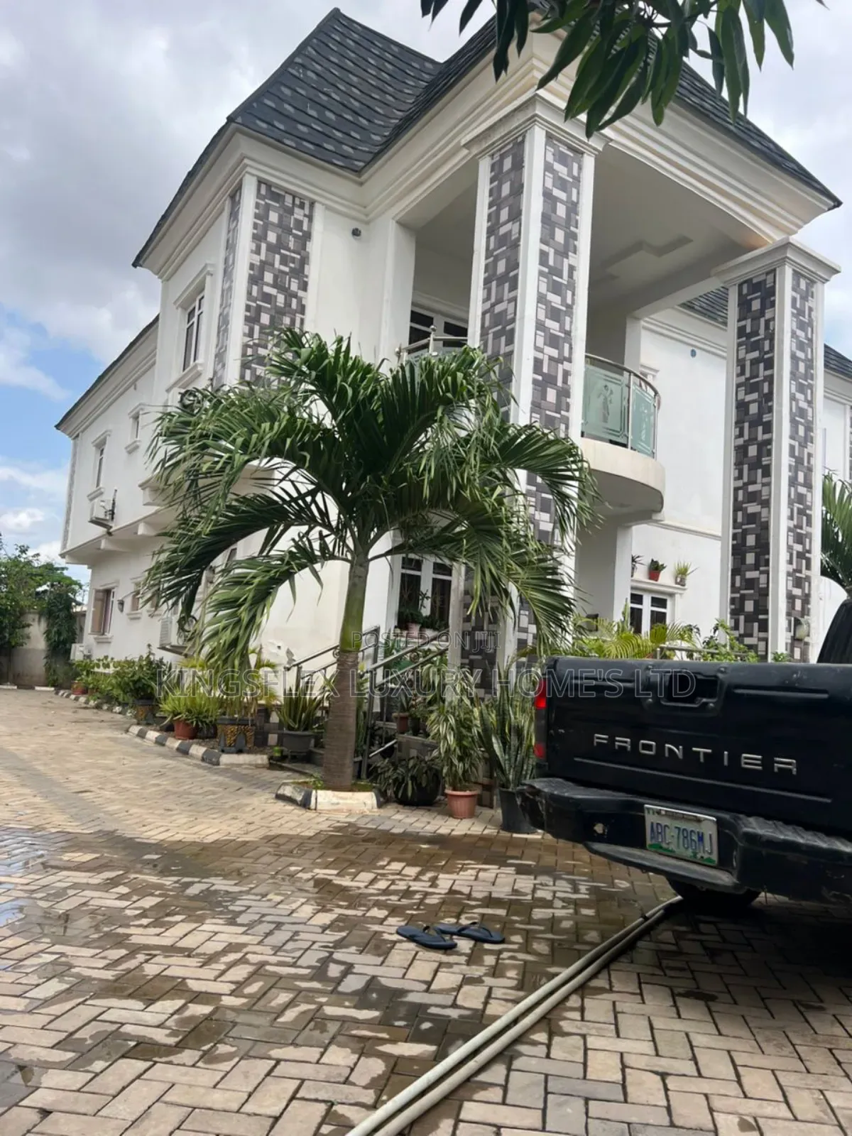 4bdrm Duplex in Mararaba for sale