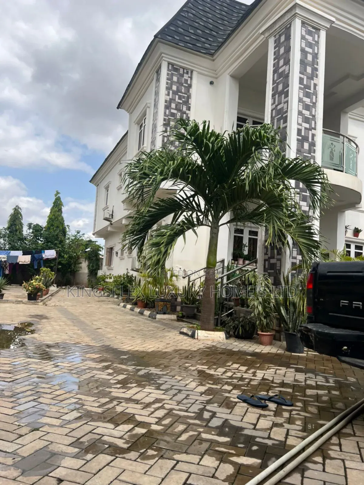 4bdrm Duplex in Mararaba for sale