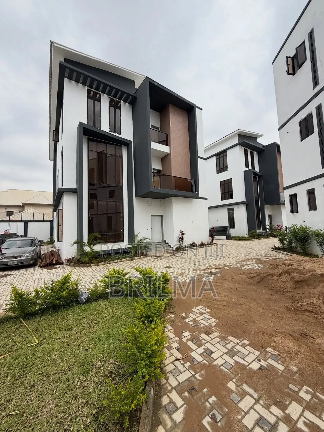 6bdrm Duplex in Mabushi for sale