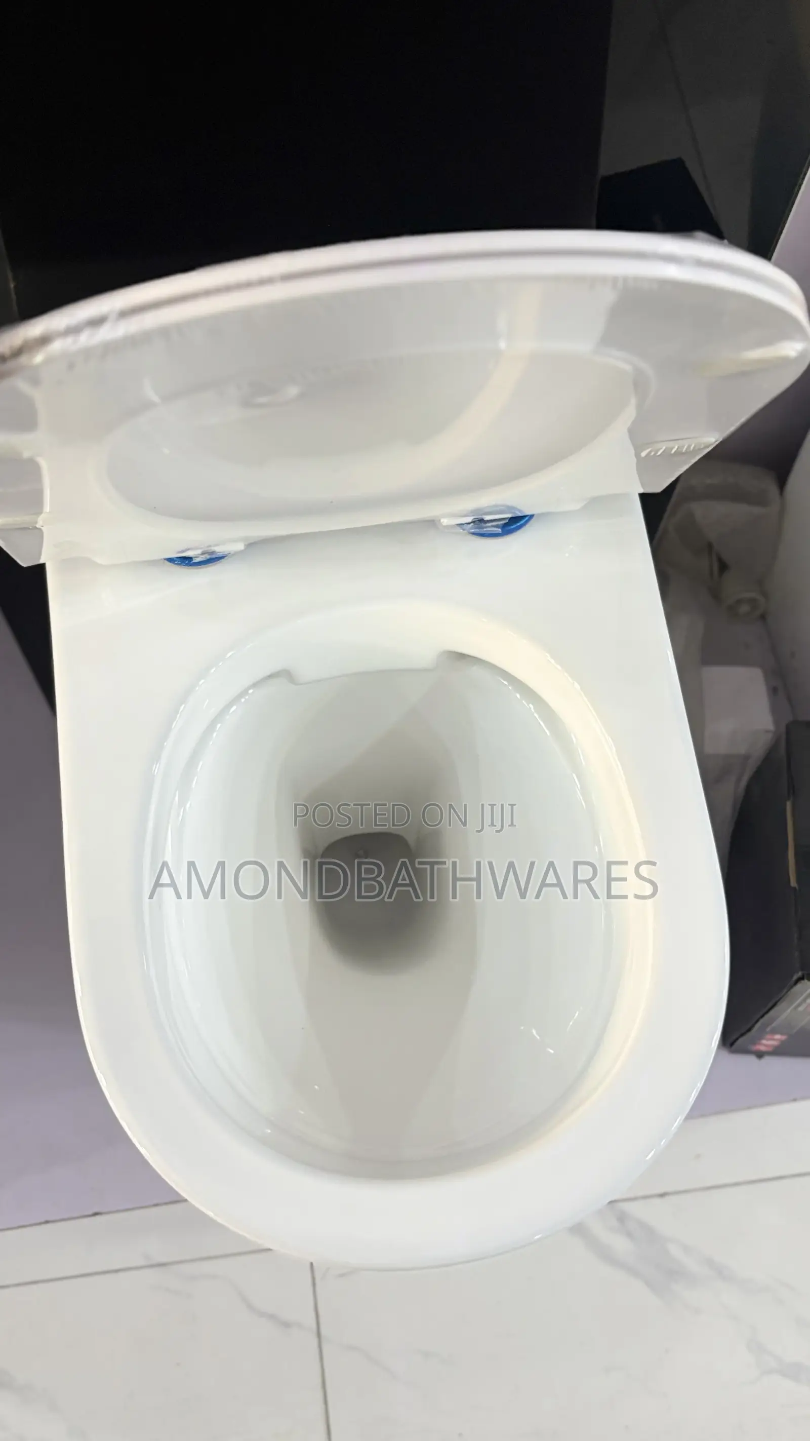 Black Monolith Tank White Oval Wc