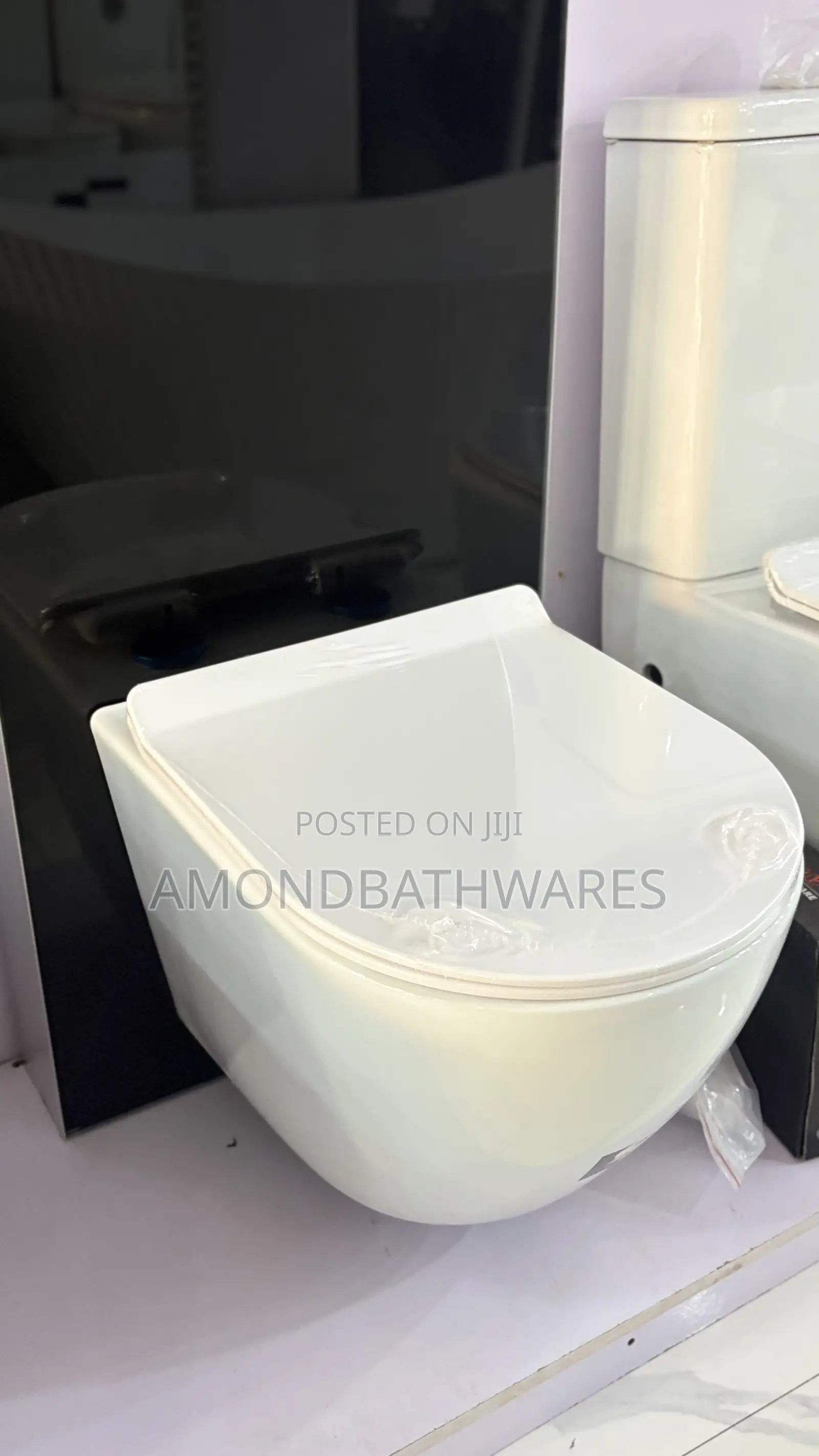 Black Monolith Tank White Oval Wc