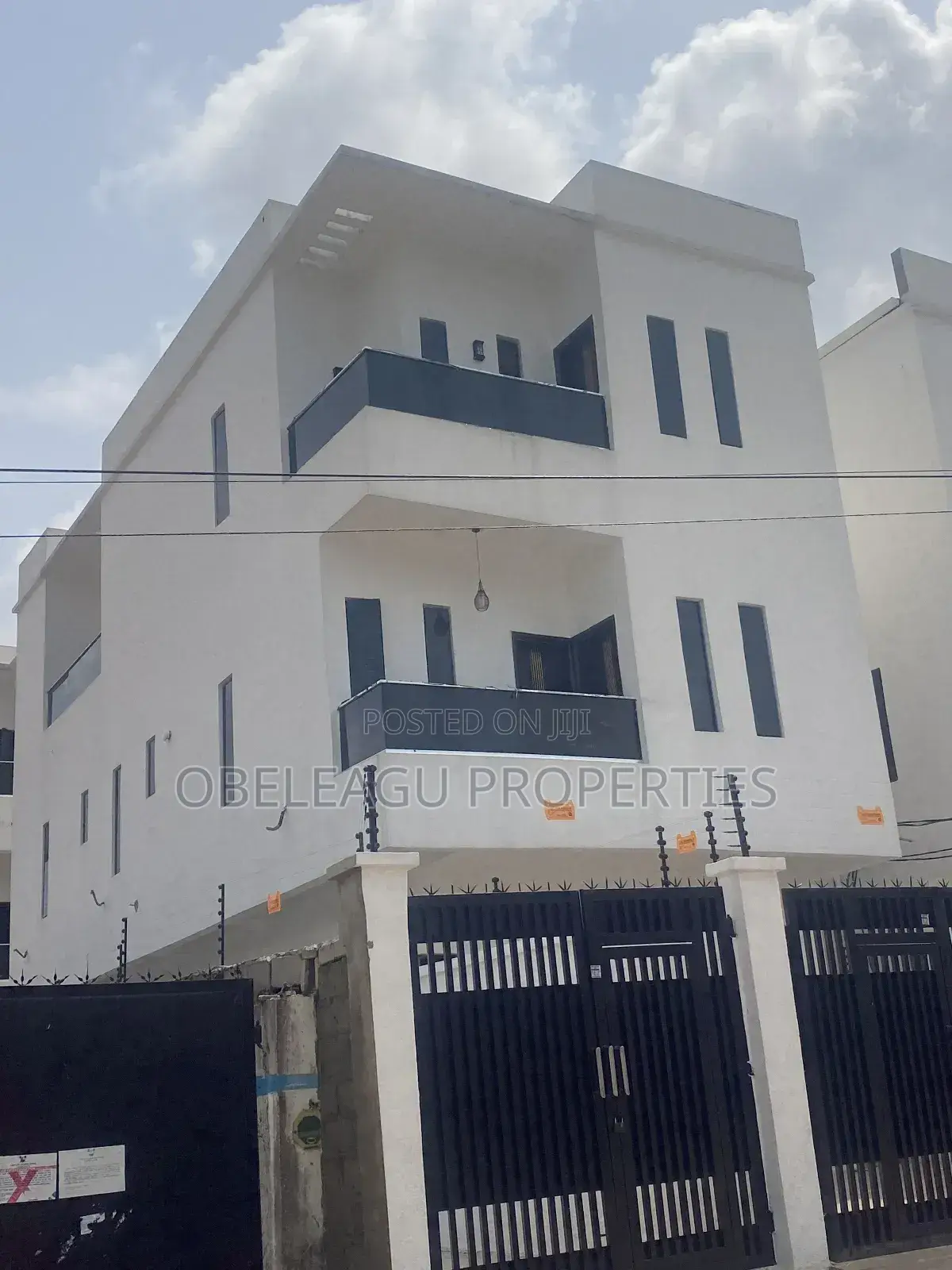 6bdrm Duplex in Lakeview, Amuwo-Odofin for sale