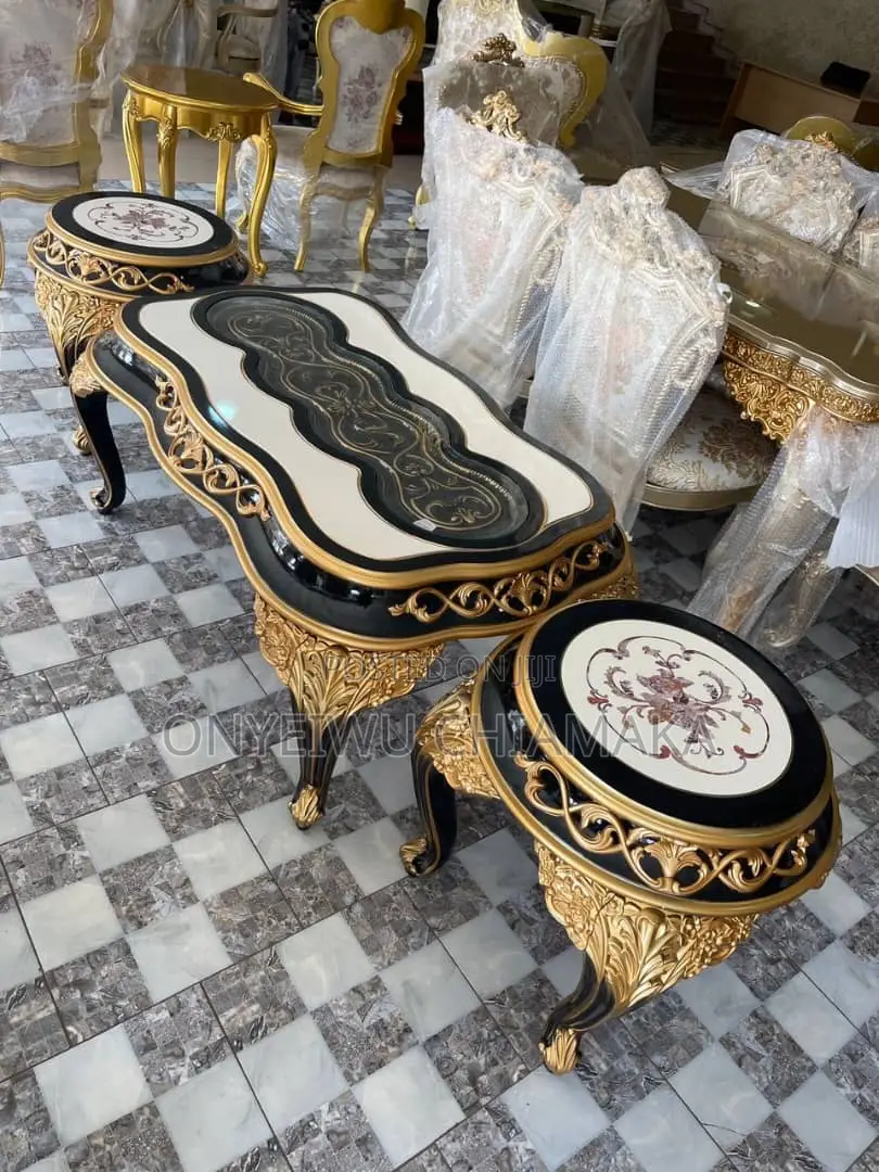 Royal Luxury Center Table With Side Stools