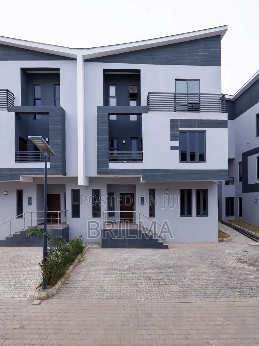 4bdrm Duplex in Kado for sale