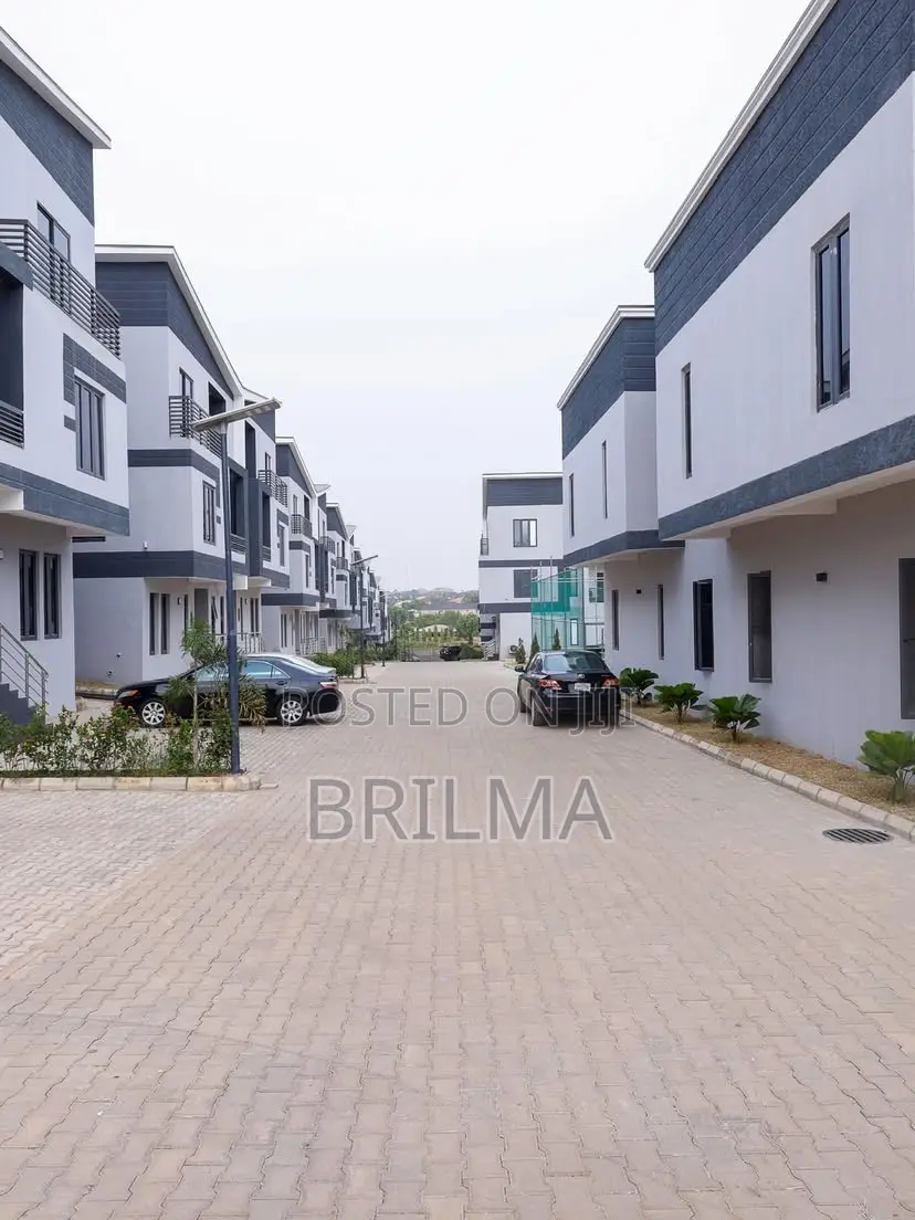 4bdrm Duplex in Kado for sale