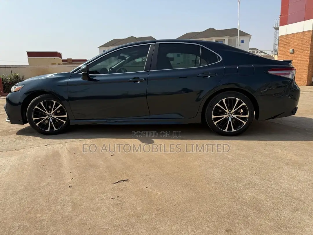 Toyota Camry SE FWD 2020 Green