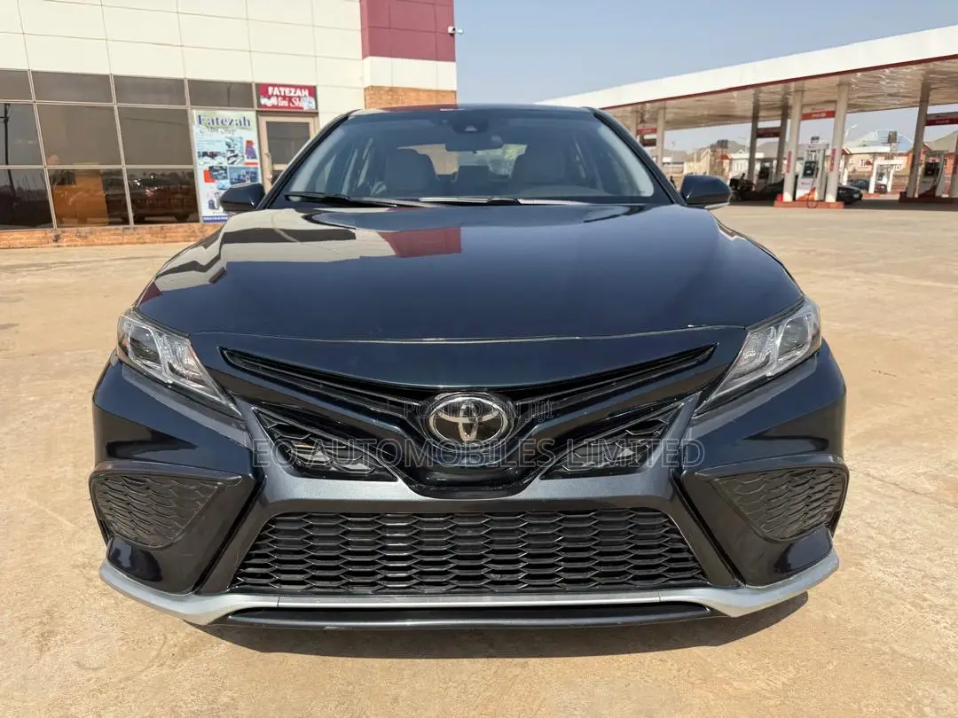 Toyota Camry SE FWD 2020 Green