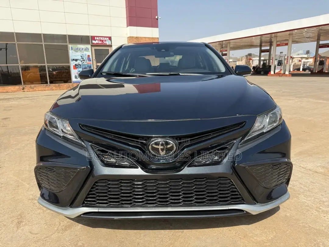 Toyota Camry SE FWD 2020 Green