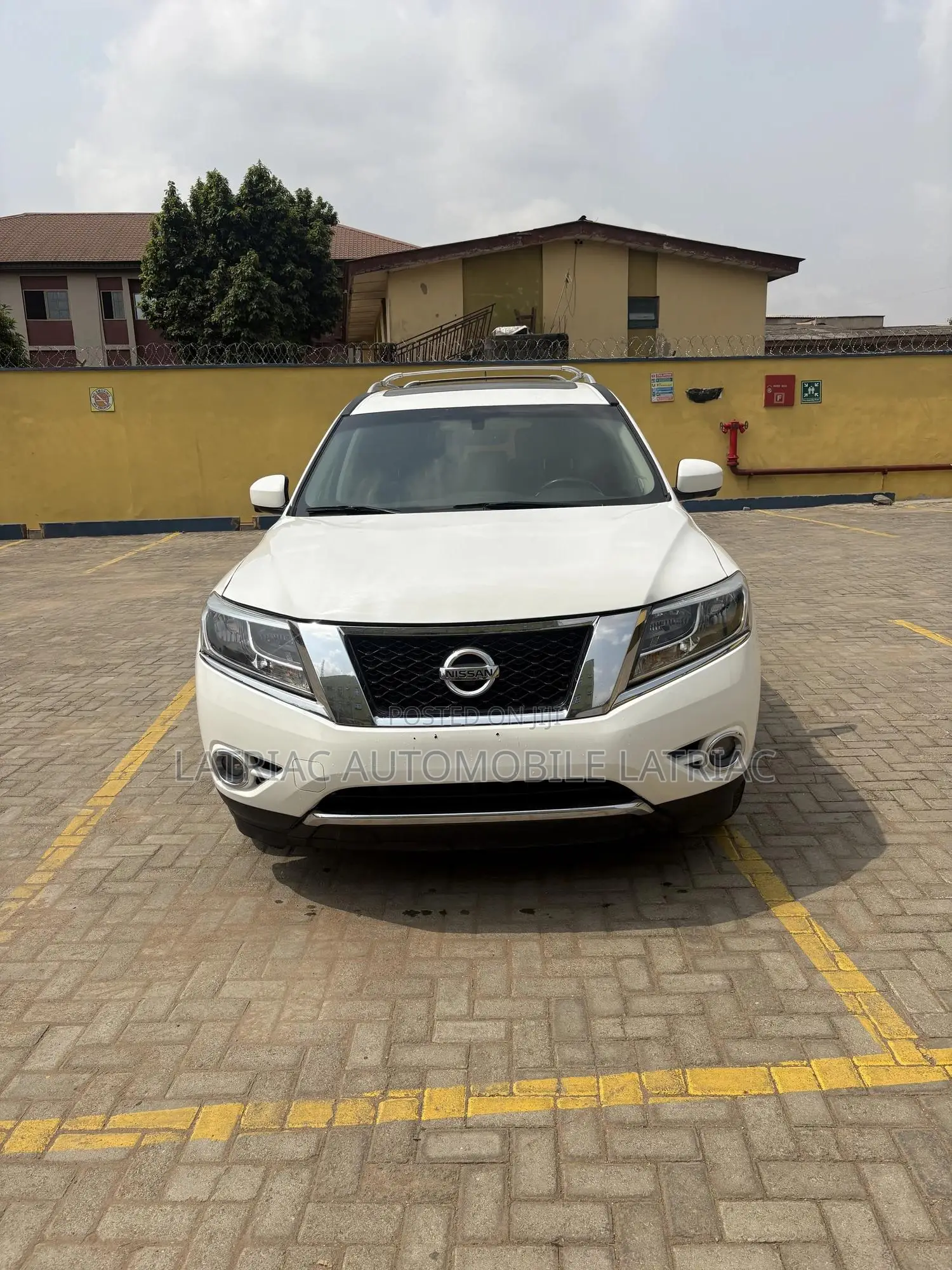Nissan Pathfinder SL 4dr SUV 4WD (3.5L 6cyl CVT) 2015 White