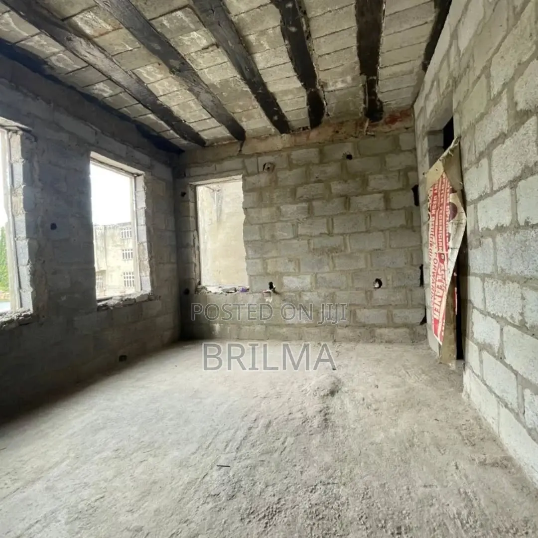 4bdrm Duplex in Gaduwa for sale