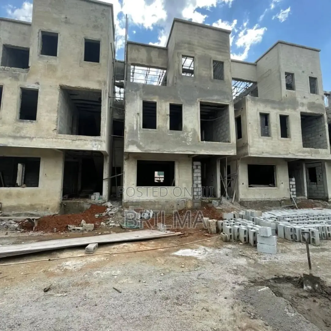 4bdrm Duplex in Gaduwa for sale