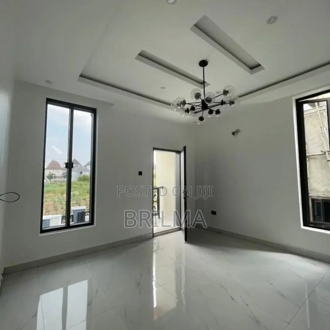 5bdrm Mansion in Apo Resettlement for sale