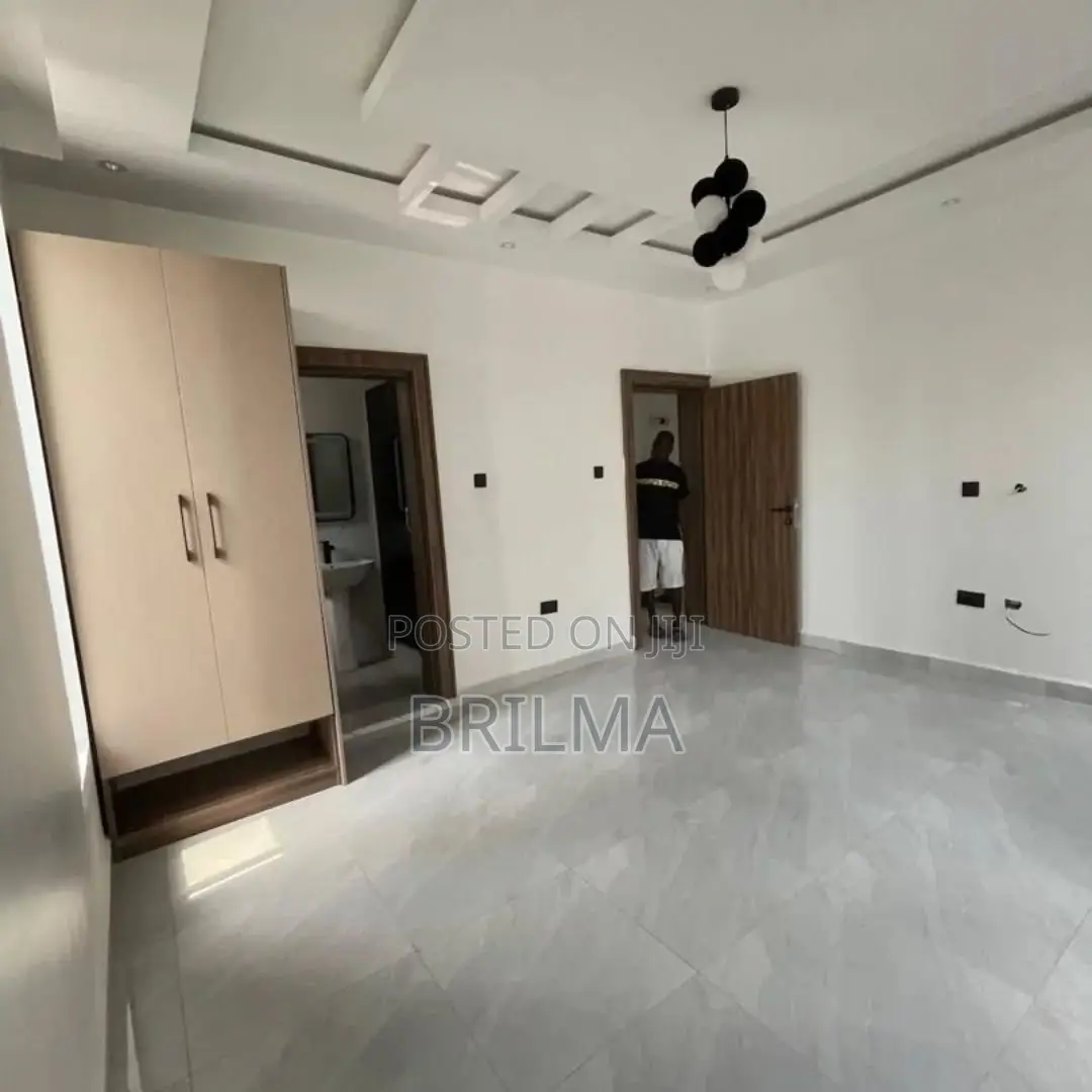5bdrm Mansion in Apo Resettlement for sale