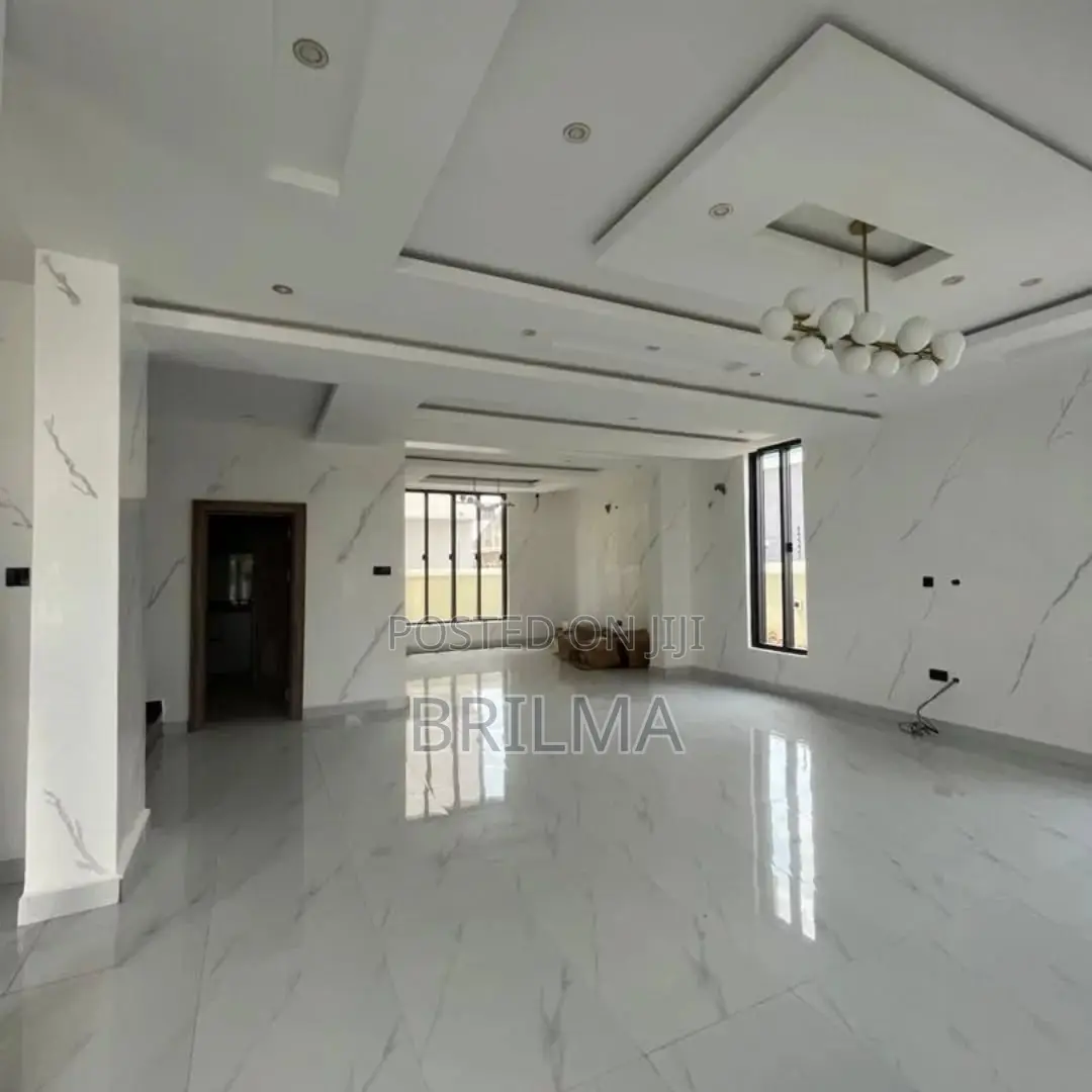 5bdrm Mansion in Apo Resettlement for sale