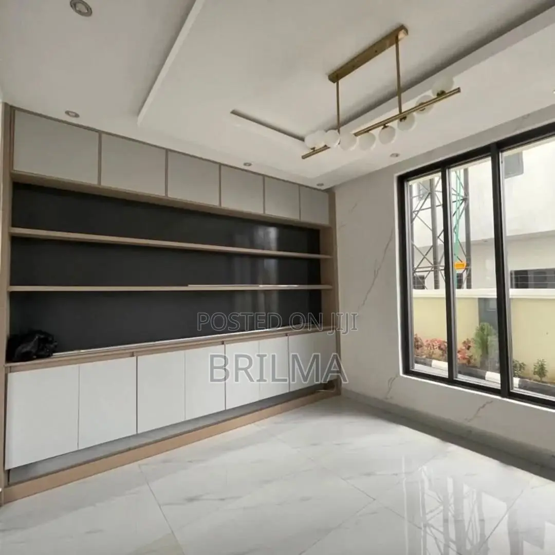 5bdrm Mansion in Apo Resettlement for sale