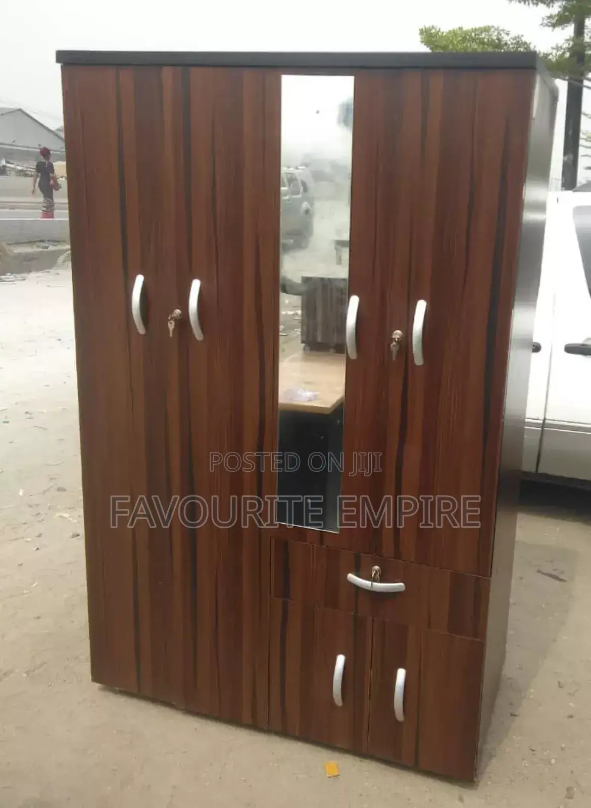 4ft Wardrobe With Mirror