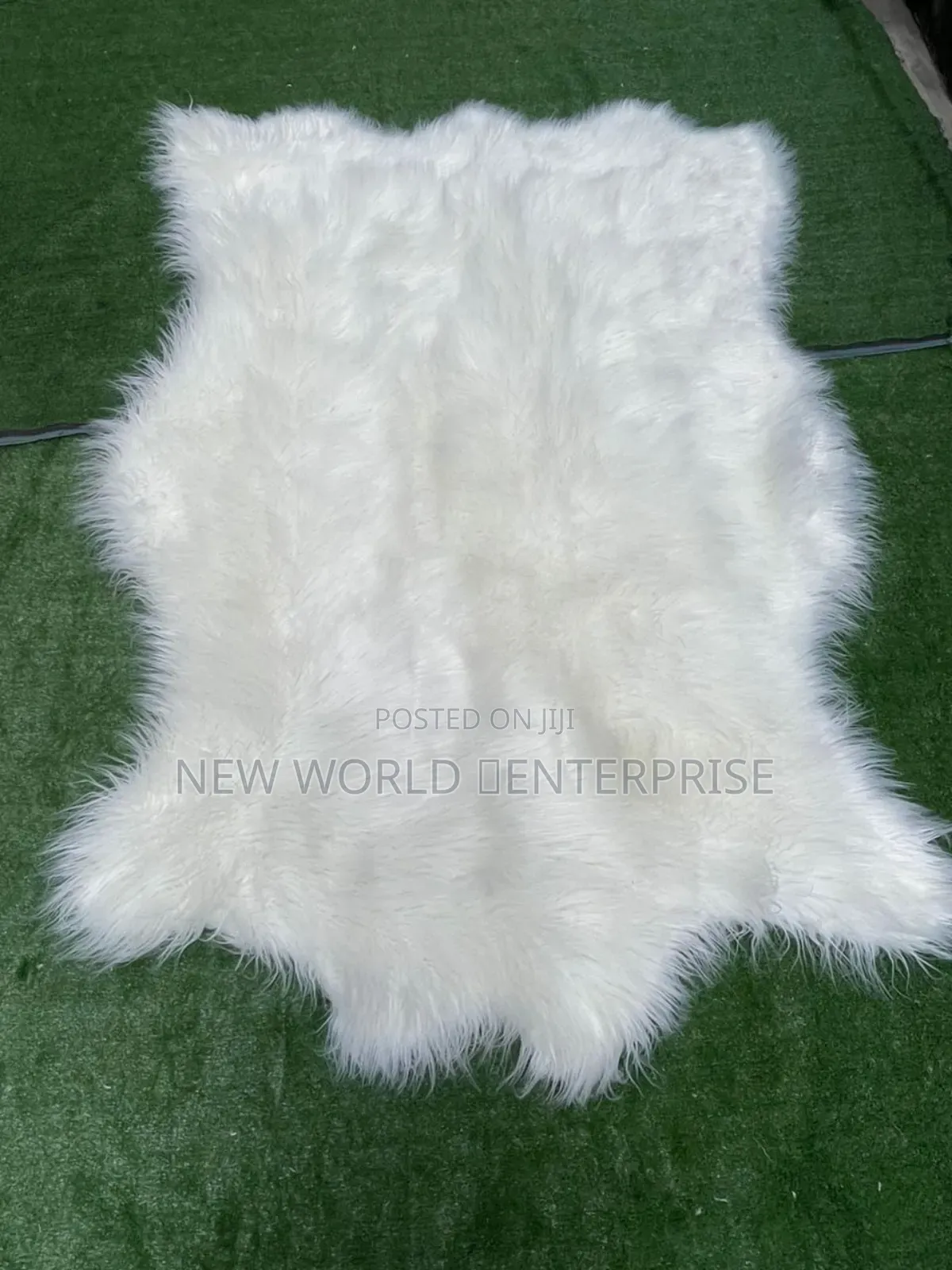 Butterfly Shape White Colour Fur Rug