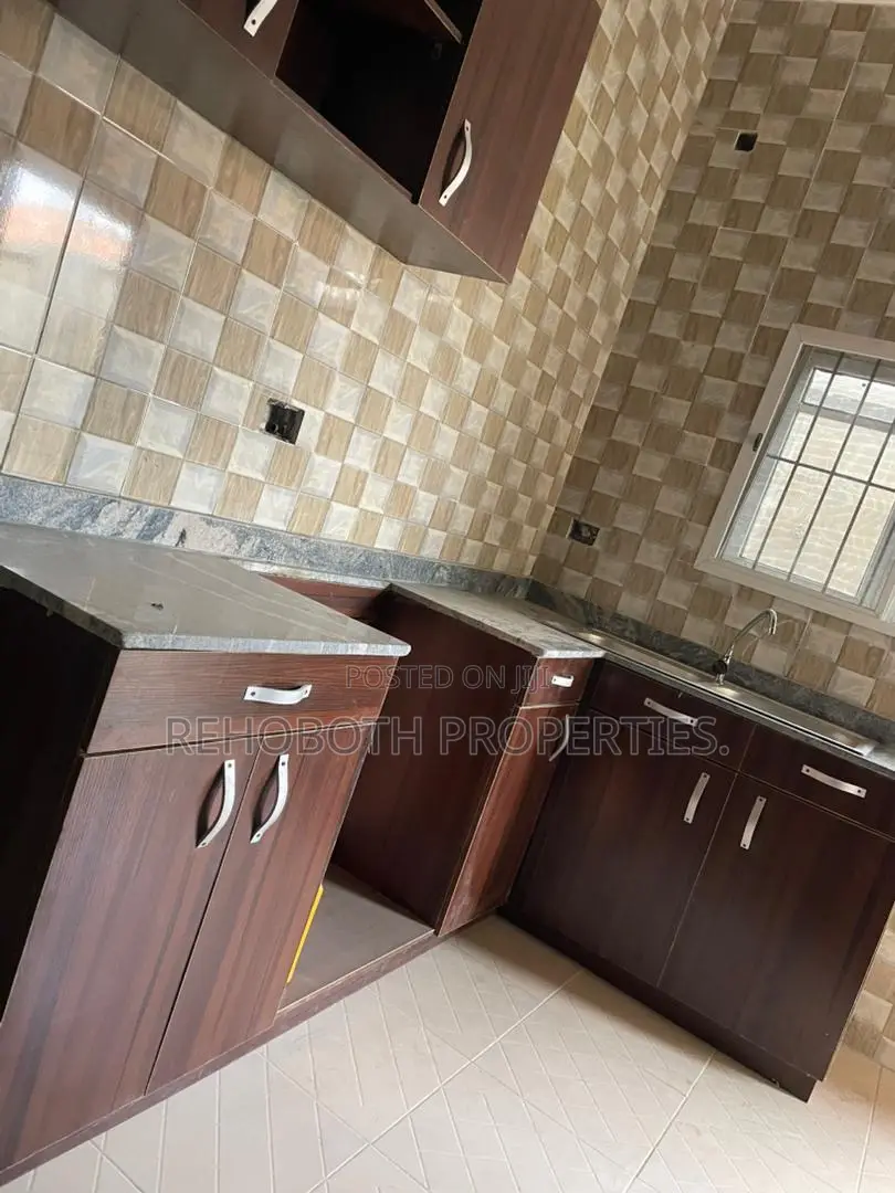 2bdrm Bungalow in Elebu, Akala Express for rent