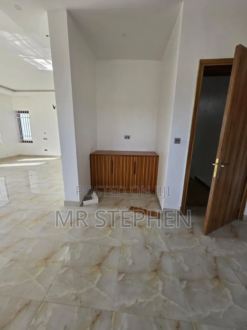 Luxury 4-Bedroom Detached Duplex Lekki Phase 1